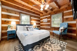 4 室のベッドルーム、デスク、アイロン / アイロン台、WiFi (無料)