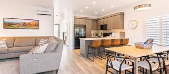 Spacious 5BR Resort-Style Home with Waterpark Access – Sleeps 16!