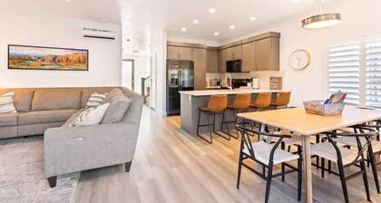 Spacious 5BR Resort-Style Home with Waterpark Access – Sleeps 16!