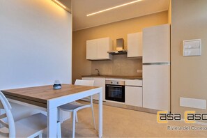 Coffee/tea maker, cookware/dishes/utensils, dining tables - Pier 23 - Casoni House (Porto Recanati)