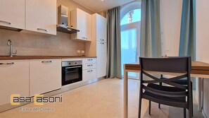 Dishwasher, cookware/dishes/utensils, dining tables - Libeccio - Casoni House (Porto Recanati)