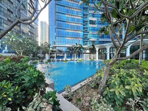 Pool - Stylish BGC Condo by Grand Hyatt #upt16k (Taguig)