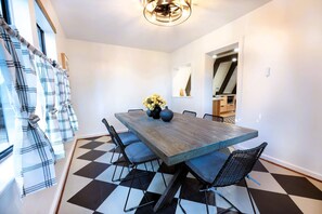 3 bedrooms - A-frame Retreat on Private Pond (Oneonta)