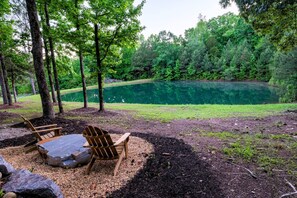 3 bedrooms - A-frame Retreat on Private Pond (Oneonta)