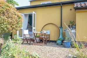 Outdoor dining - Farm View, Kelsale (Kelsale)