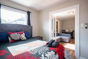 1 室のベッドルーム、WiFi (無料)、ベッドシーツ