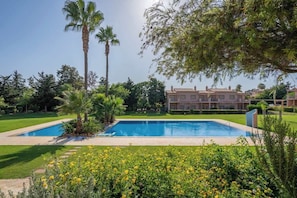 Pool - Sunny House with Jacuzzi and Pool by HostWise (Albufeira)