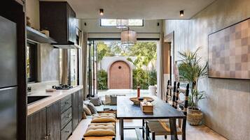 Villa Luxe, 1 chambre, patio, vue piscine | Restauration dans la chambre