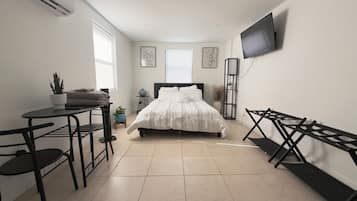 1 habitación, escritorio, wifi gratis y ropa de cama