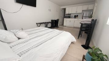 1 bedroom, desk, free WiFi, bed sheets