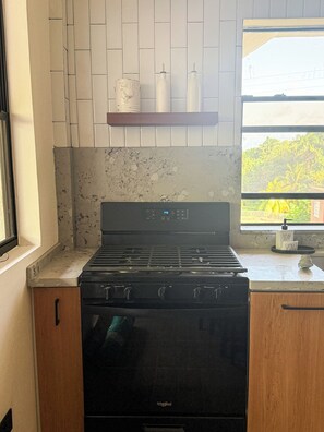 Microwave, oven, stovetop, paper towels - Sea View Condo, Minutes from UVF Int’l Airport - Spacious & Modern Stay (Vieux Fort)