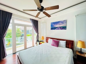 Premier Room, Balcony, City View | Soundproofing, free WiFi