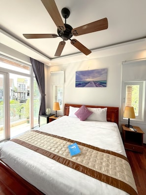 Premier Room, Balcony, City View | Soundproofing, free WiFi