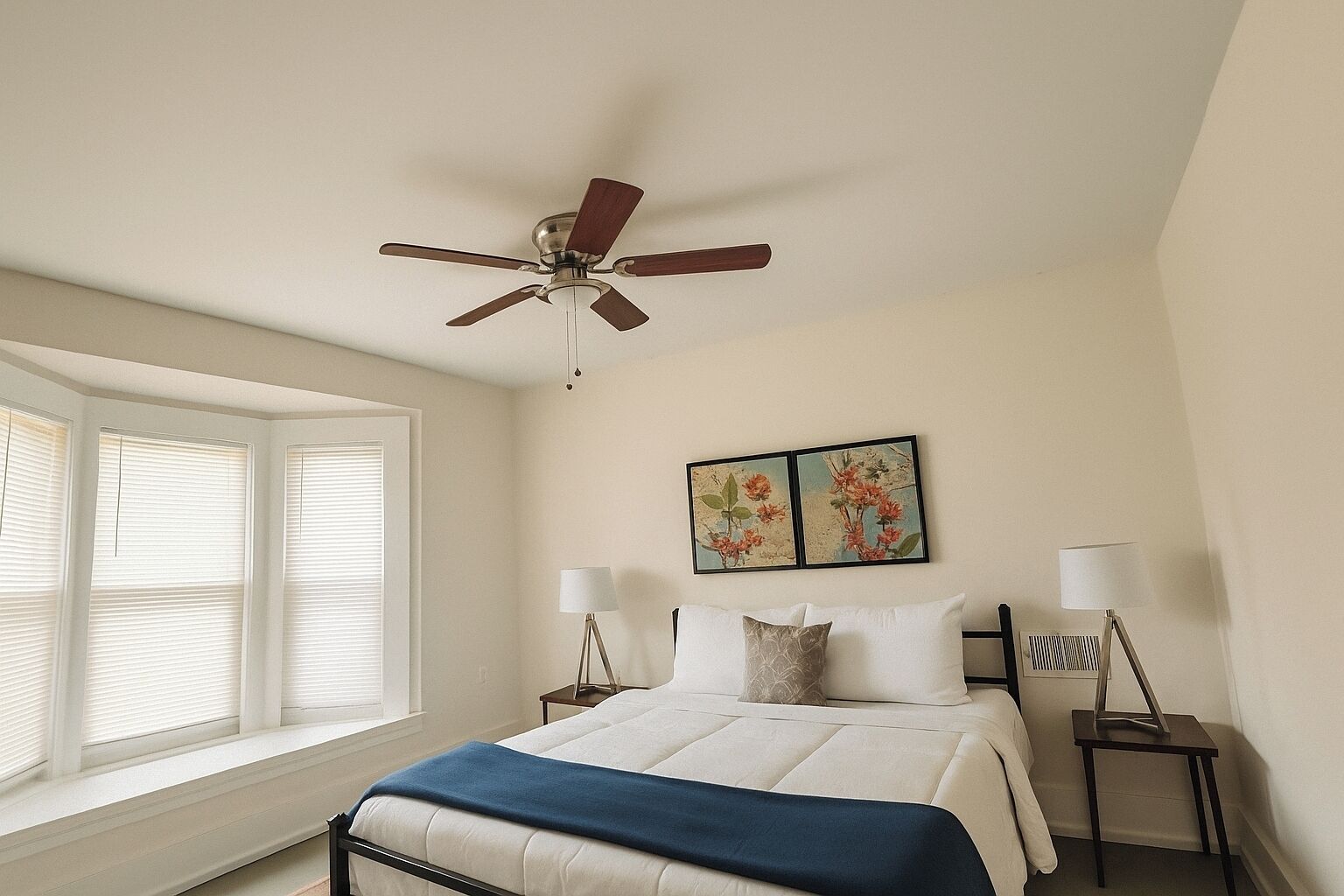 6 bedrooms, iron/ironing board, WiFi, bed sheets