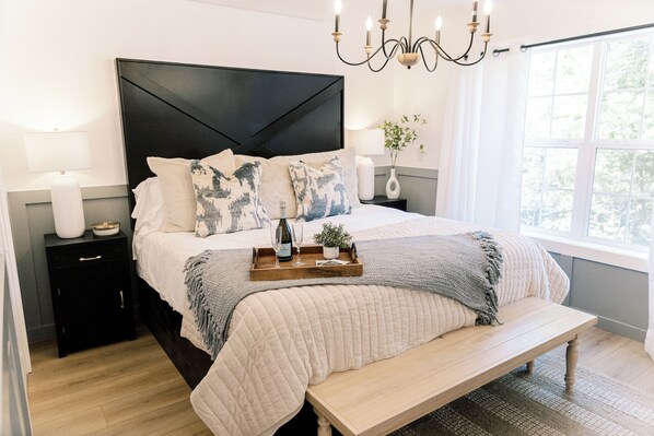 3 bedrooms, desk, iron/ironing board, free WiFi