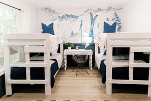 3 bedrooms, desk, iron/ironing board, free WiFi