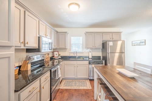 Cozy Retreat in the Heart of Statesboro