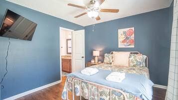 3 bedrooms, iron/ironing board, WiFi, bed sheets