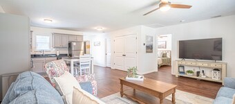 Cozy Retreat in The Heart of Statesboro 