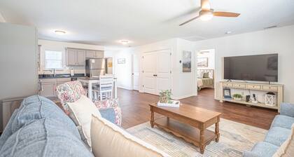 Cozy Retreat in The Heart of Statesboro