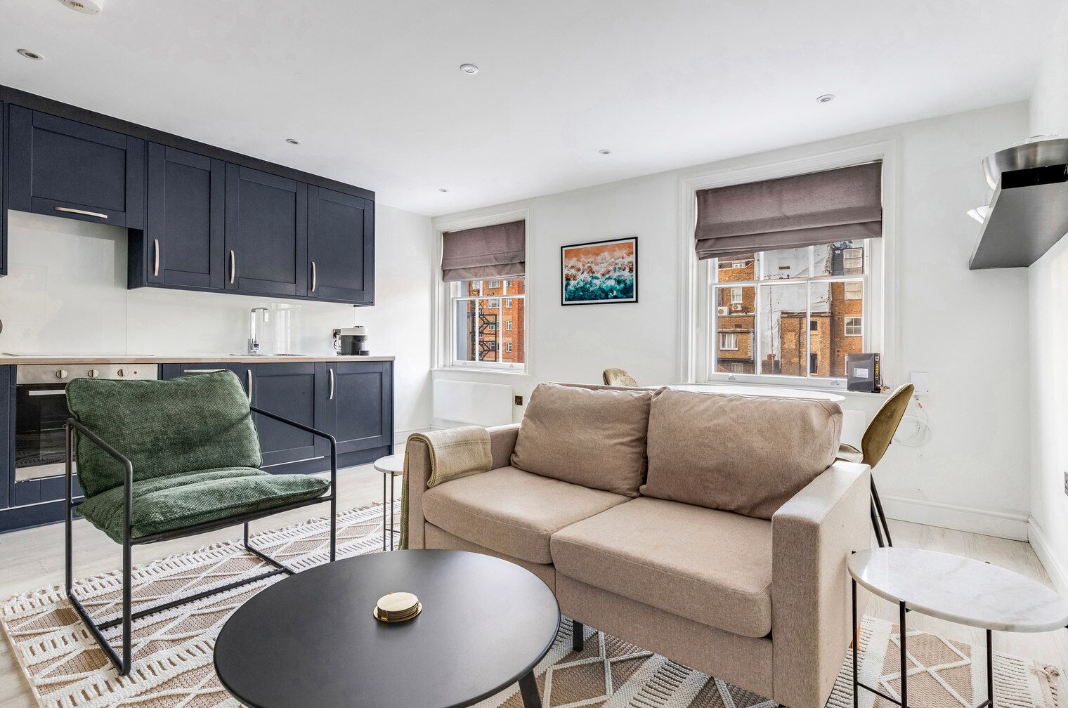 Een televisie en een stereo