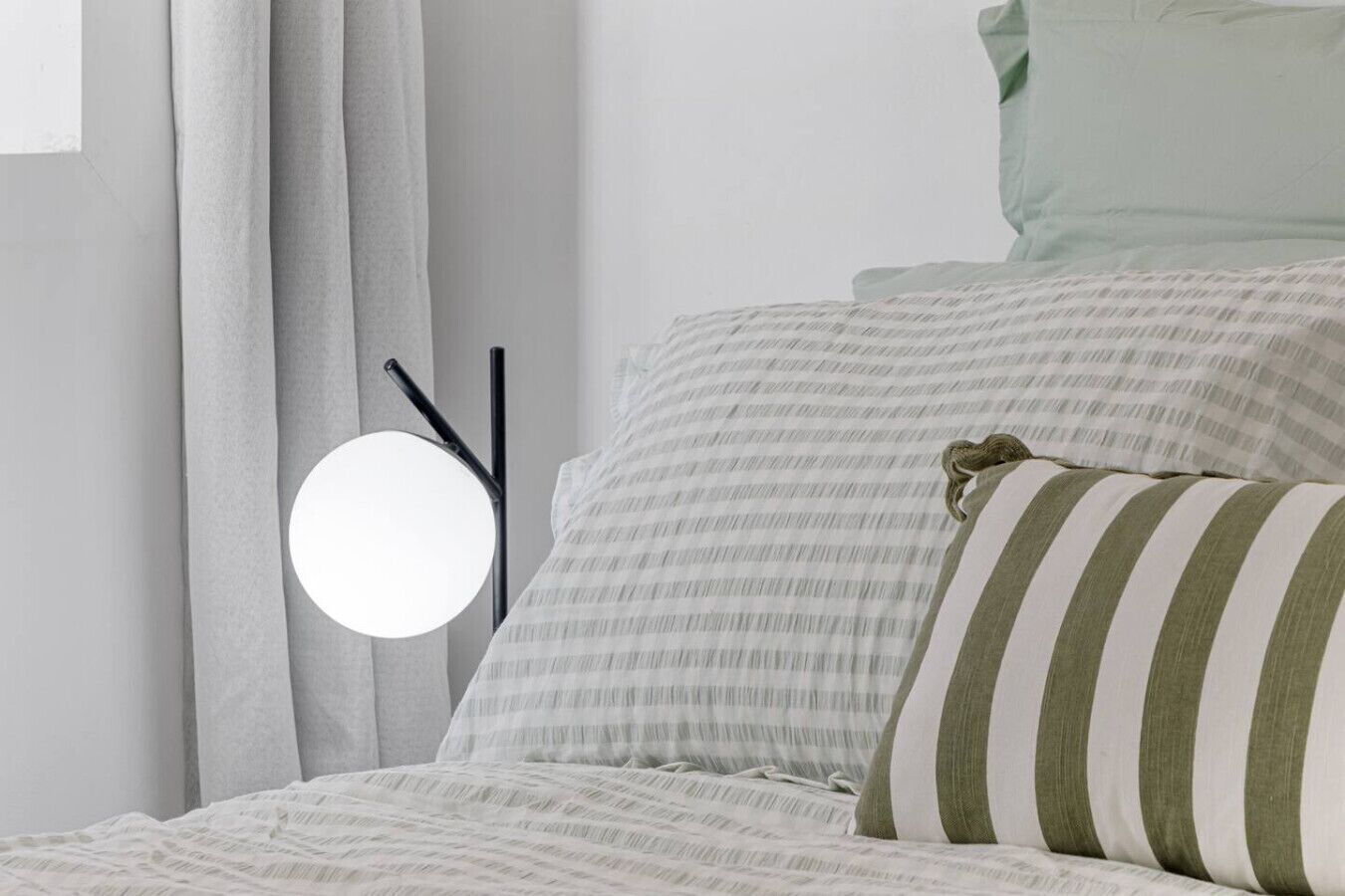 4 bedrooms, desk, iron/ironing board, free WiFi