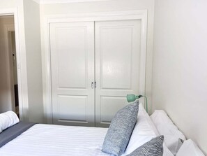 3 chambres, fer et planche à repasser, draps fournis