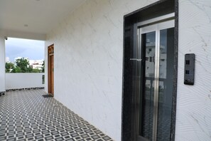 Lift - La Bendición (Bengaluru)