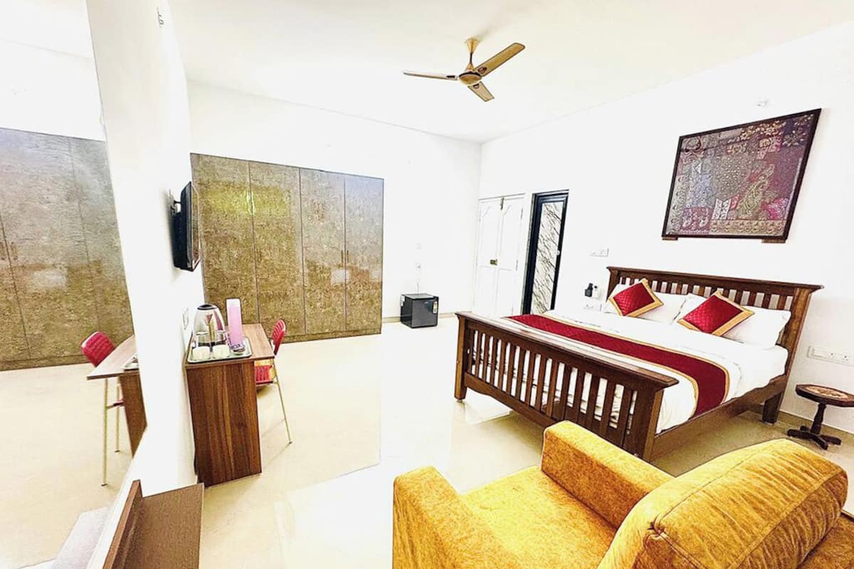 Quarto casal superluxo, sacada, vista para a cidade | Escrivaninha, espaço de trabalho para notebook, Wi-Fi de cortesia