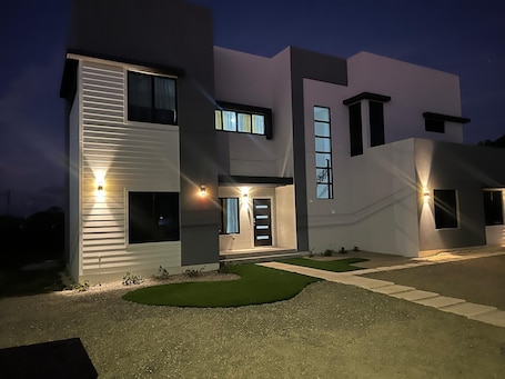 Exterior. Charming 1-bedroom apartment in enchanting Savannah, Cayman Islands