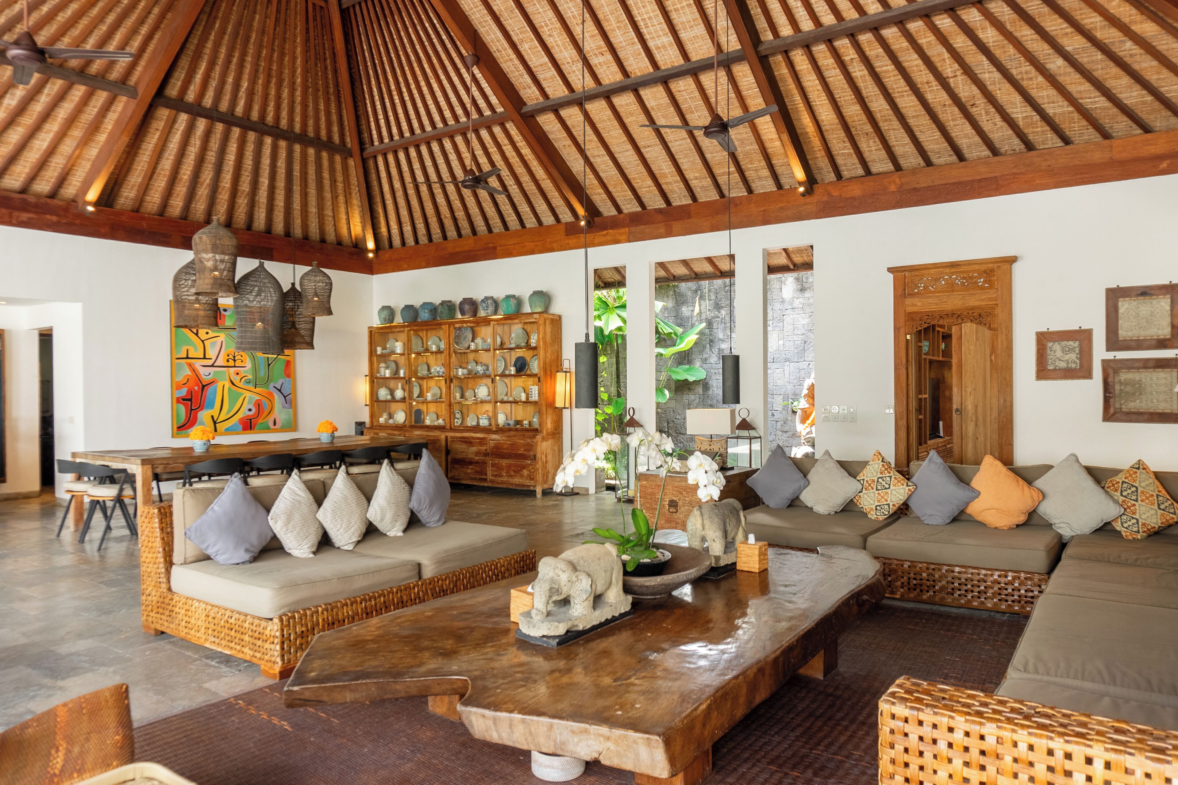 Villa, piscine privée | Coin séjour | Télévision à écran plat de 32 pouces avec chaînes numériques