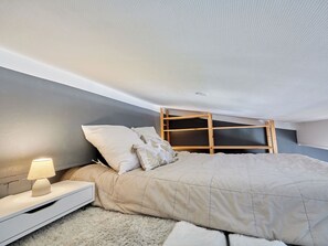 1 makuuhuone, työpöytä, internet