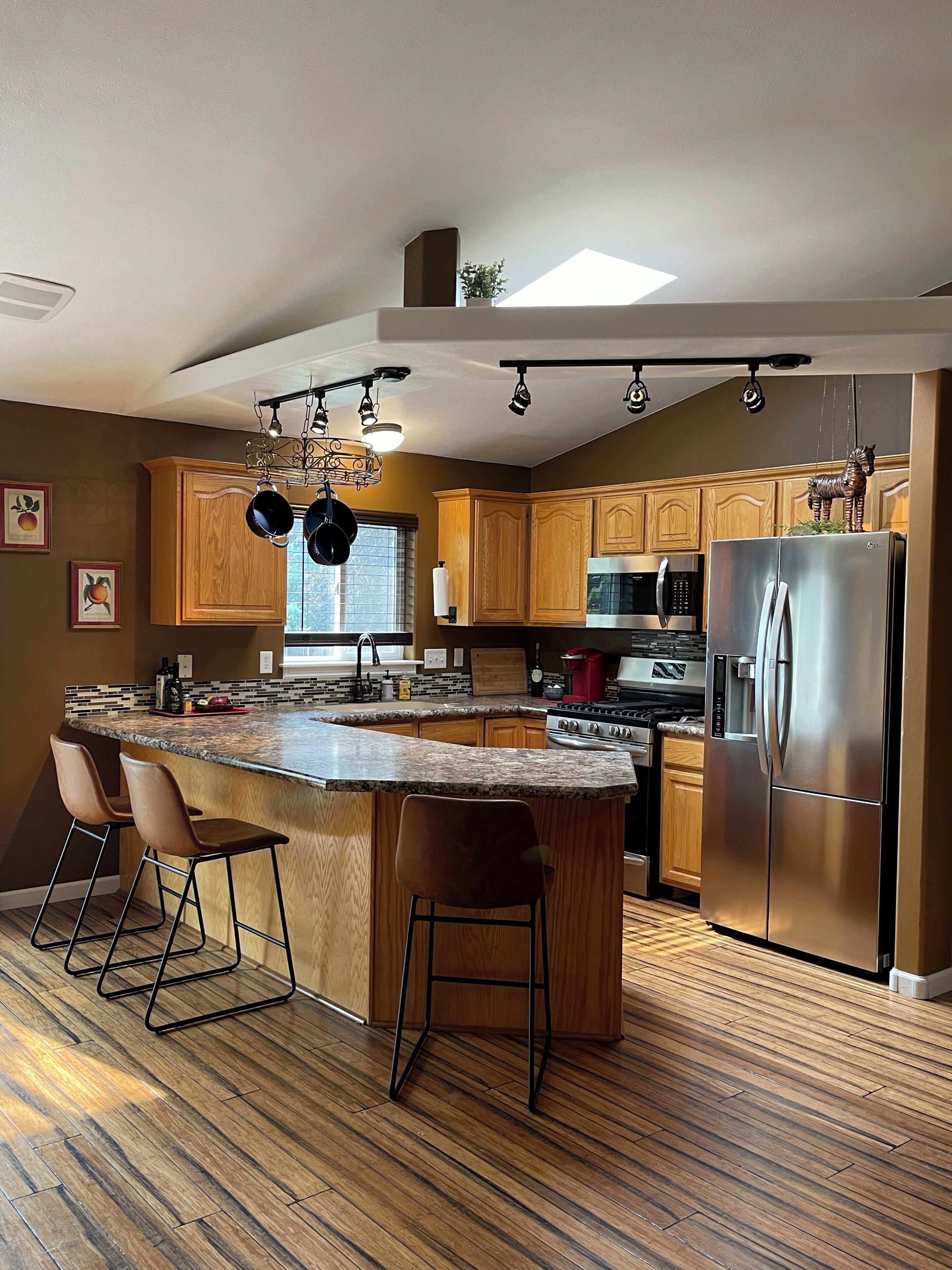 Microondas, horno, parrilla de estufa y lavavajillas 