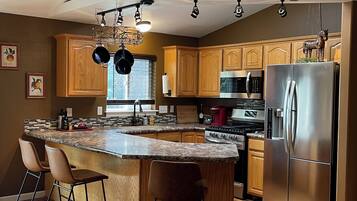 Micro-ondas, fogão, cooktop, lava-louças