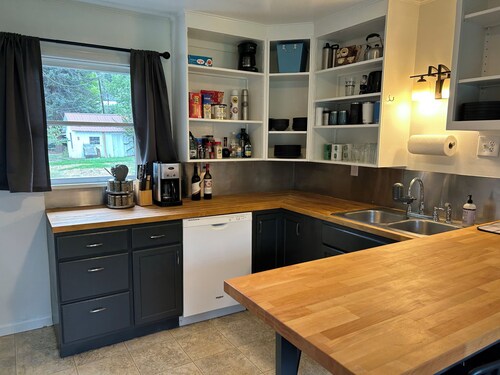 Wolf Creek Basecamp - Premier fishing! Walking distance to restaurants and bars