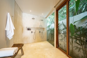 Deluxe Villa, 1 Bedroom, Patio, Pool View | Bathroom - Villa Poco Canggu (Canggu)