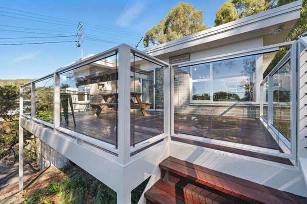 Balcony - Coningham Beach House - 3 Bedrooms (Coningham)