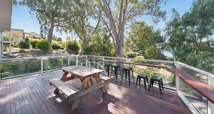 Coningham Beach House - 3 Bedrooms