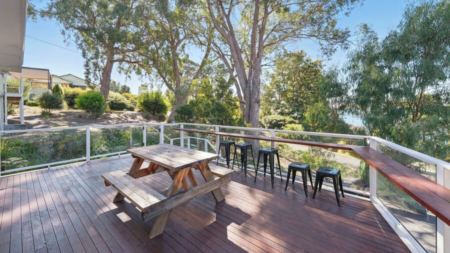 Coningham Beach House - 3 Bedrooms