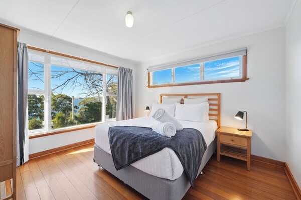 Coningham Beach House - 3 Bedrooms - Bruny Island