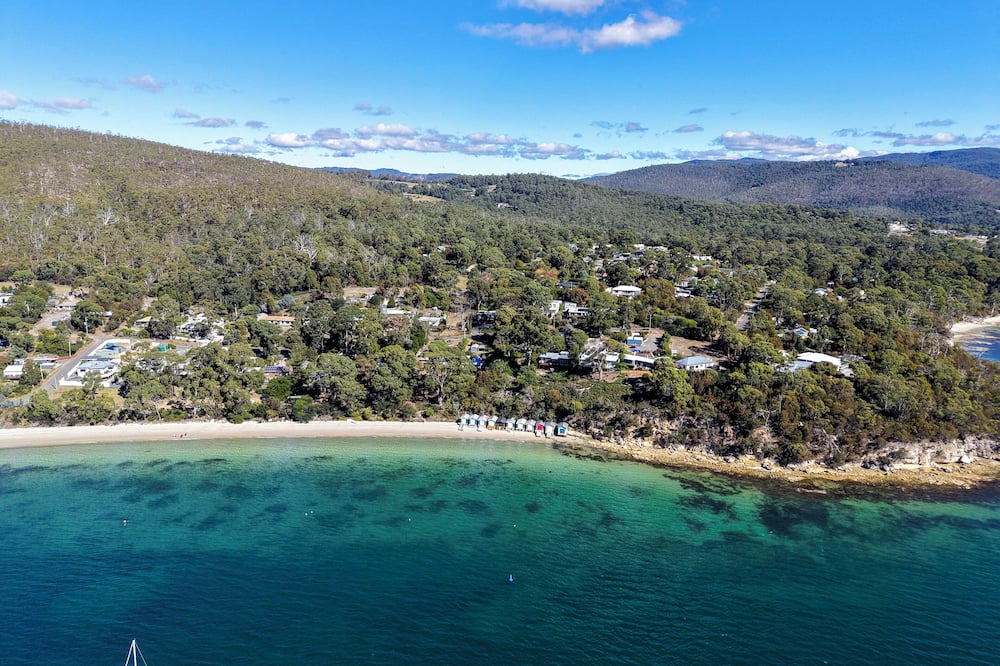 Coningham Beach House - 3 Bedrooms - Lower Snug