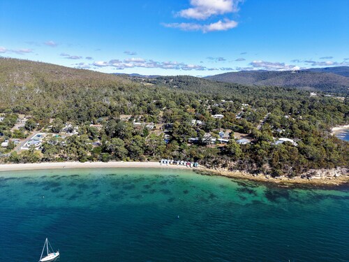 Coningham Beach House - 3 Bedrooms