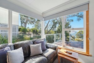 Comfort House, Sea View | Living area | Toys