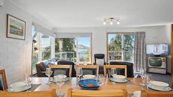 Comfort House, Sea View | In-room dining