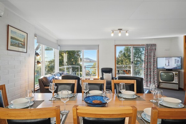 Comfort House, Sea View | In-room dining
