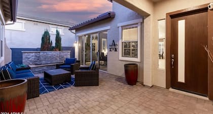 Tuckey Tuckaway - Stylish Gated Casita private Patio near Golf & Entertainment