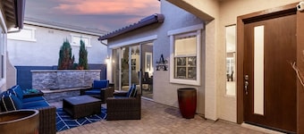Tuckey Tuckaway - Stylish Gated Casita private Patio near Golf & Entertainment