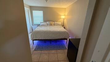 2 habitaciones, tabla de planchar con plancha, wifi y ropa de cama