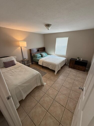 Charming 2-bedroom house in cool Sarasota with AC