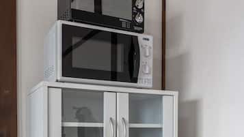 Full-sized fridge, microwave, stovetop, cookware/dishes/utensils